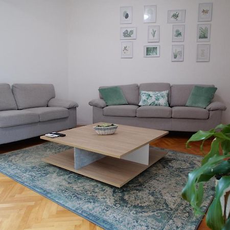 Arena Apartment With 3 Bedrooms In The City Center プーラ エクステリア 写真