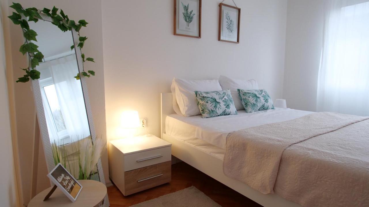 Arena Apartment With 3 Bedrooms In The City Center プーラ エクステリア 写真