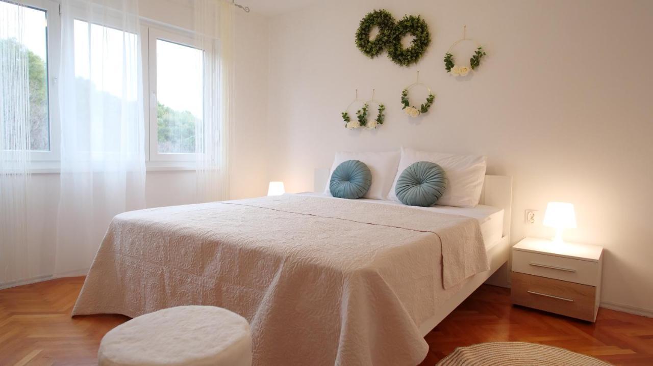 Arena Apartment With 3 Bedrooms In The City Center プーラ エクステリア 写真