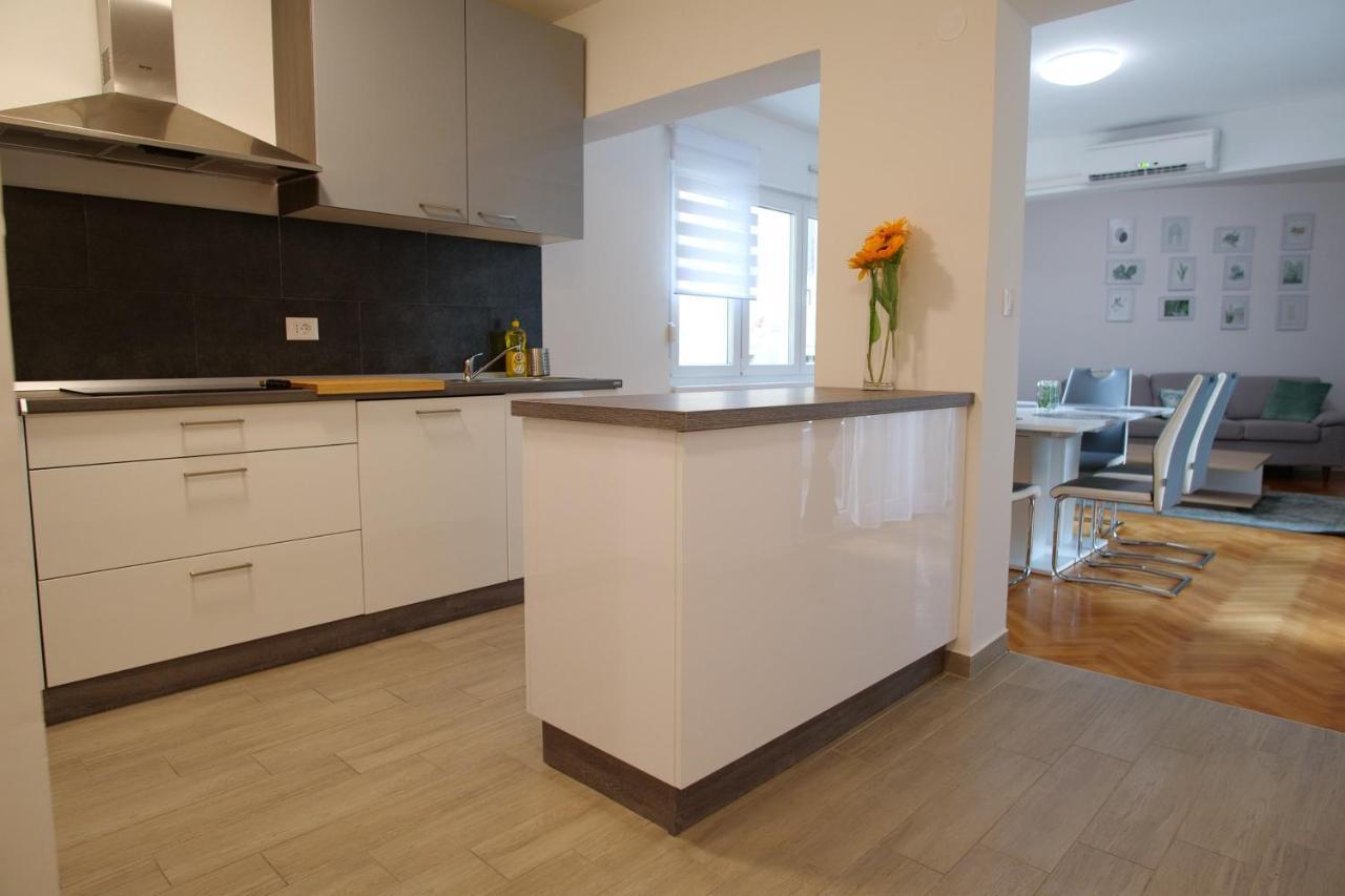 Arena Apartment With 3 Bedrooms In The City Center プーラ エクステリア 写真