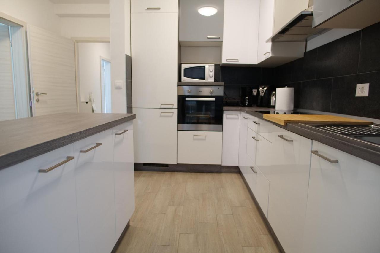 Arena Apartment With 3 Bedrooms In The City Center プーラ エクステリア 写真