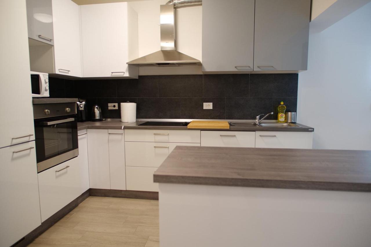 Arena Apartment With 3 Bedrooms In The City Center プーラ エクステリア 写真