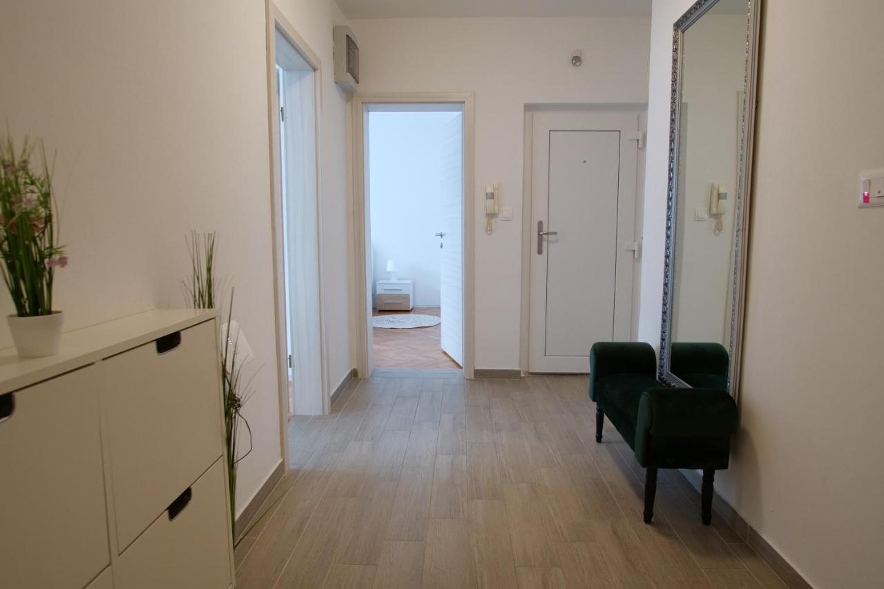 Arena Apartment With 3 Bedrooms In The City Center プーラ エクステリア 写真
