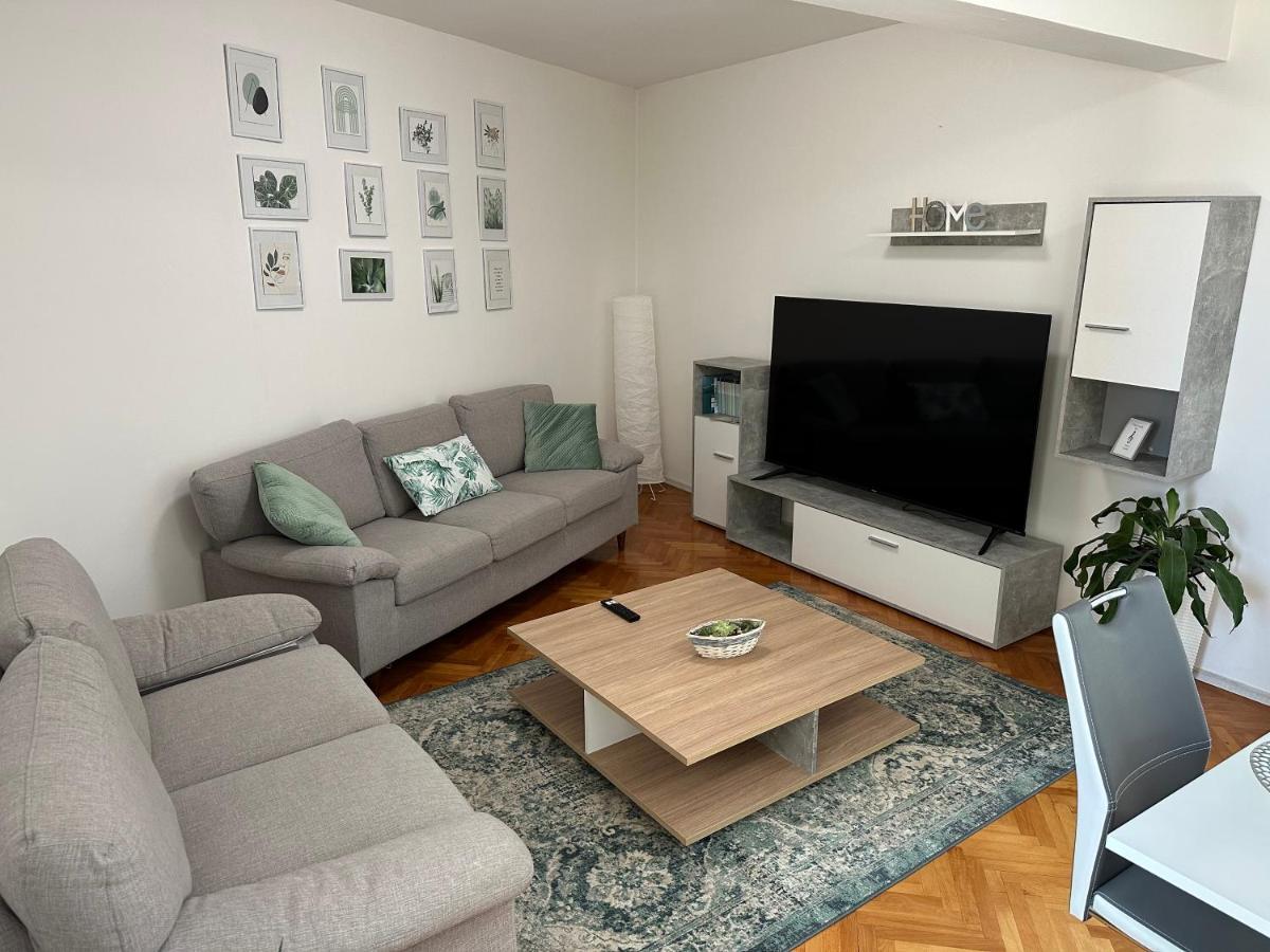 Arena Apartment With 3 Bedrooms In The City Center プーラ エクステリア 写真